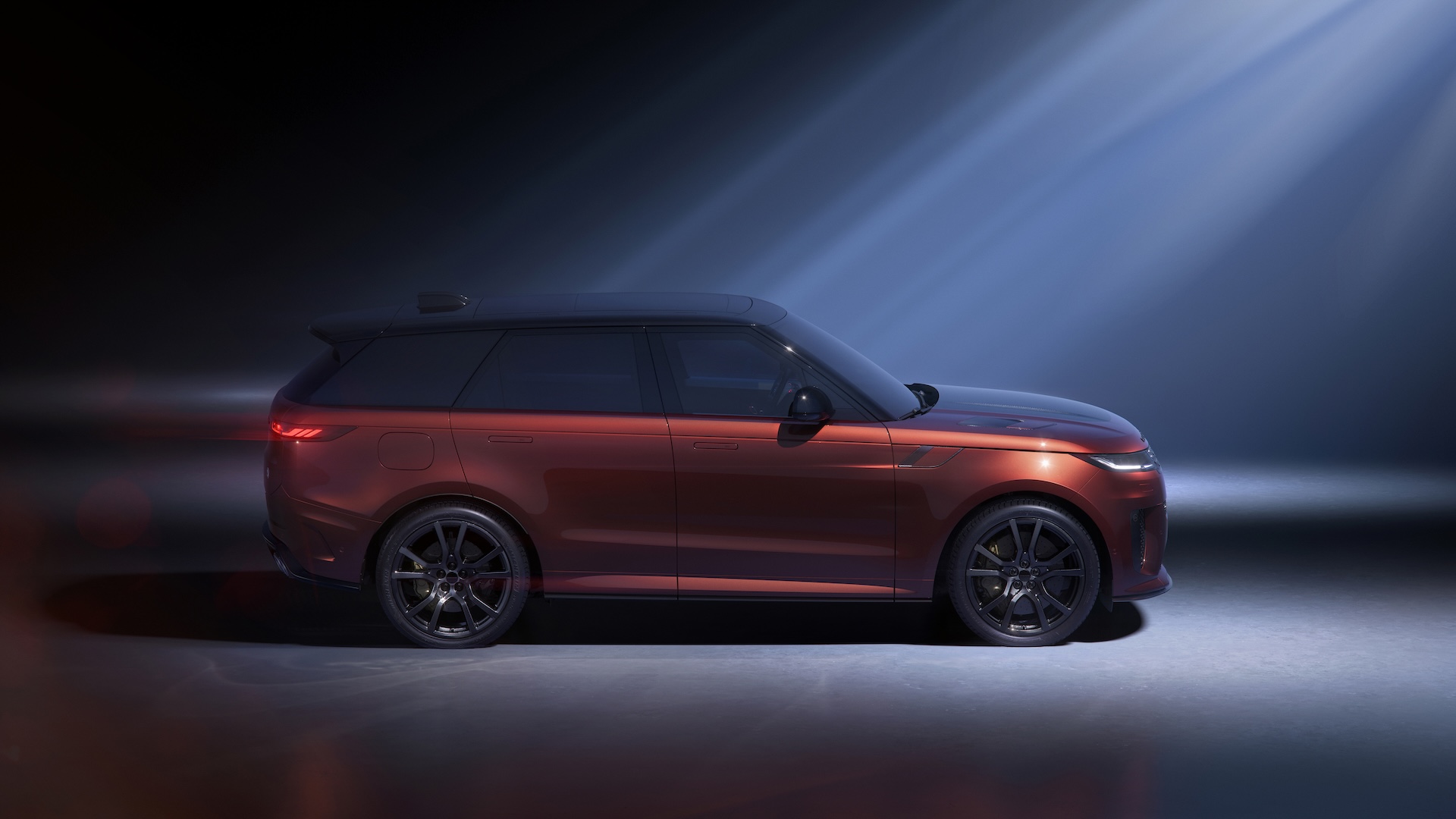 „Range Rover Sport SV Carbon“ – naujausias prabangių visureigių serijos papildymas
